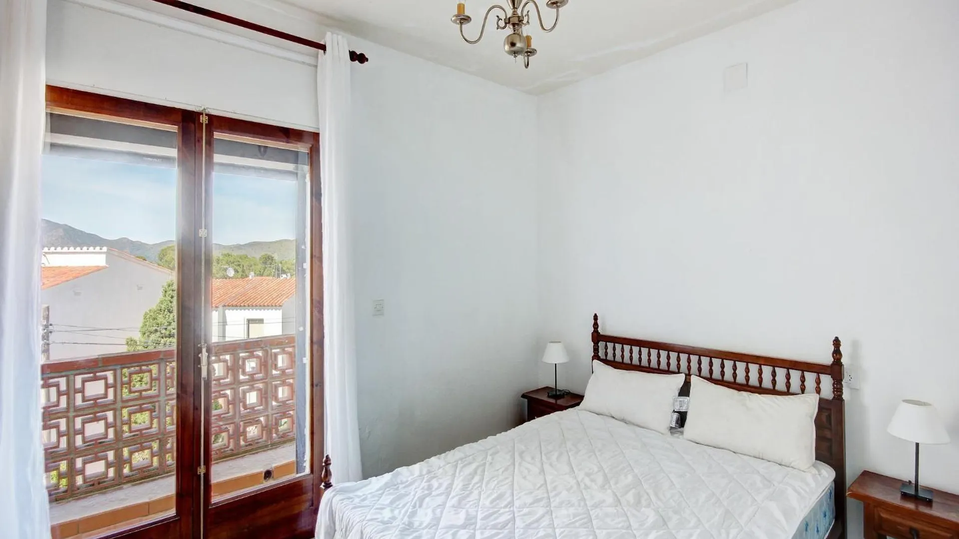 Nice Apartment Near Sand Beach Montjoi 0*,