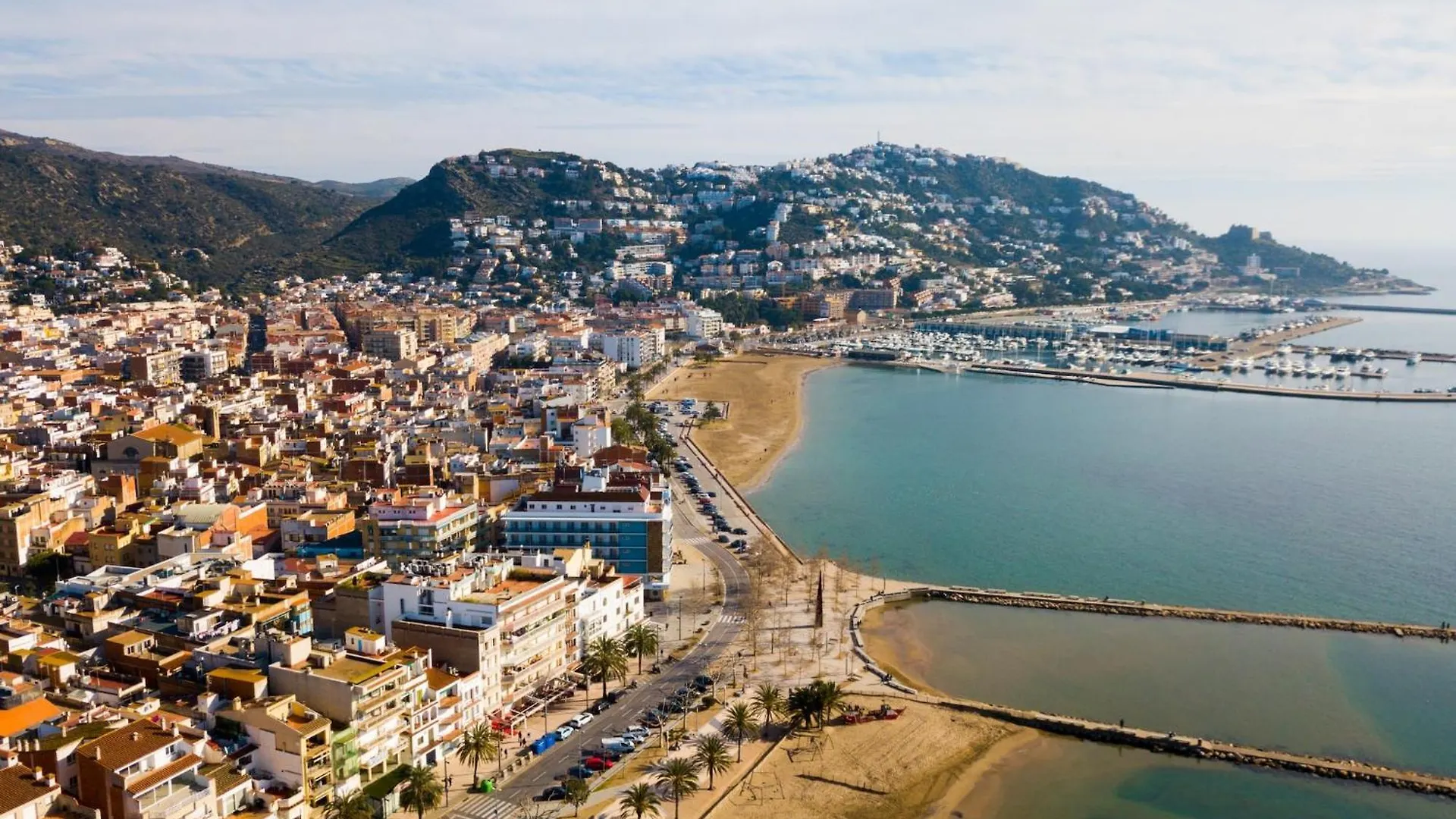 Nice Apartment Near Sand Beach Montjoi 0*,  Spanien