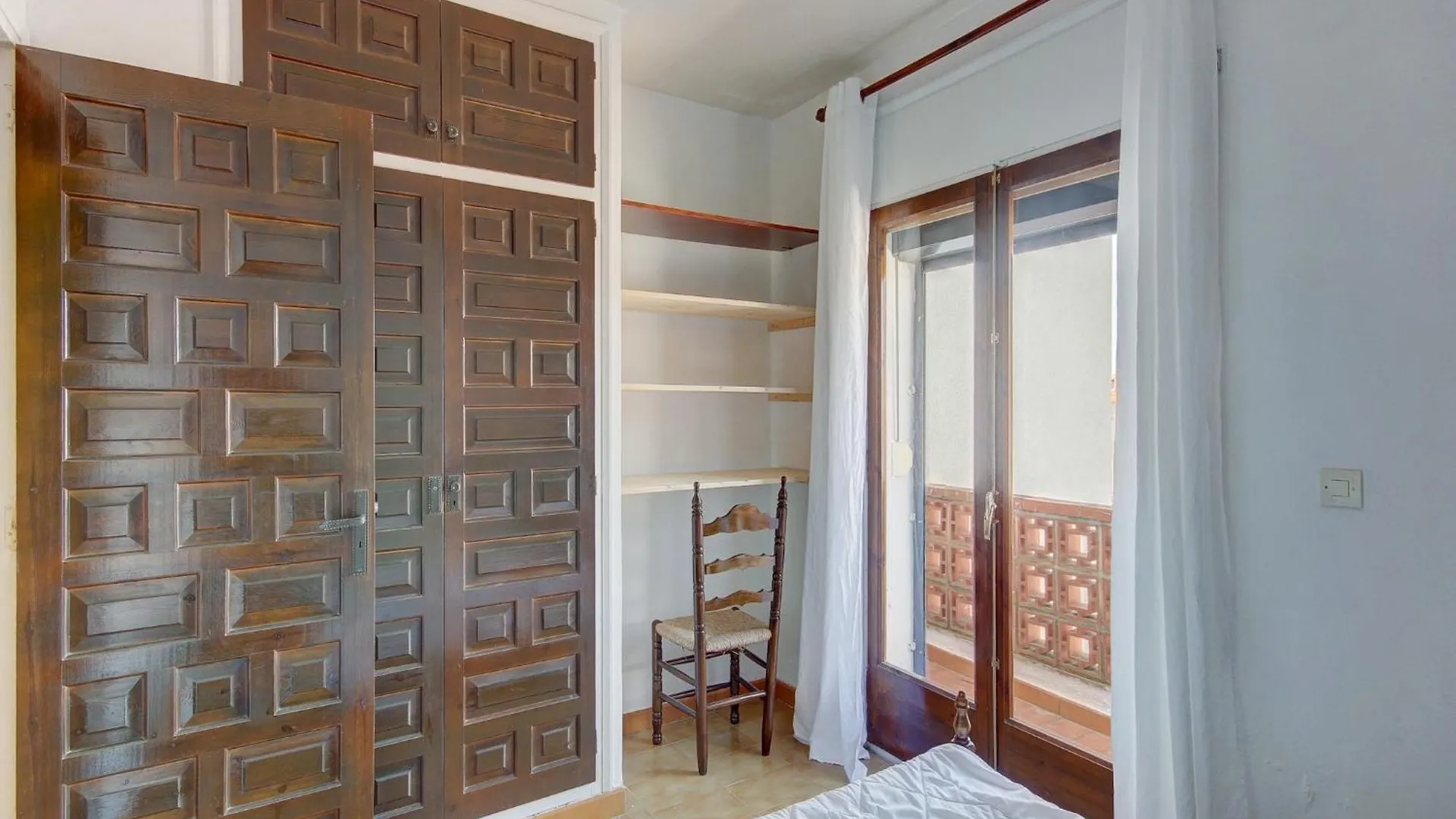 Nice Apartment Near Sand Beach Montjoi Spanien